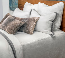Load image into Gallery viewer, Chunky Weave White Cotton Queen Coverlet